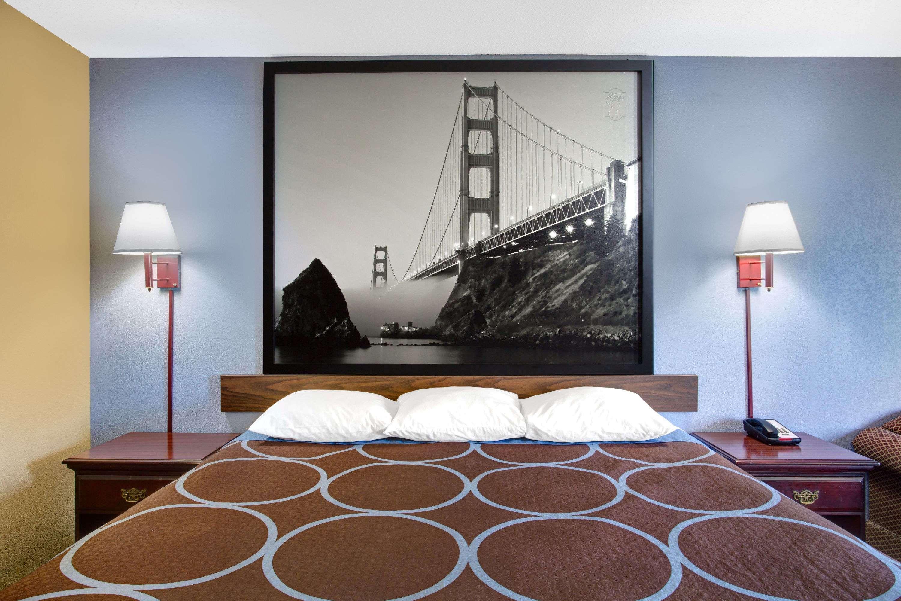 Super 8 By Wyndham Hotel