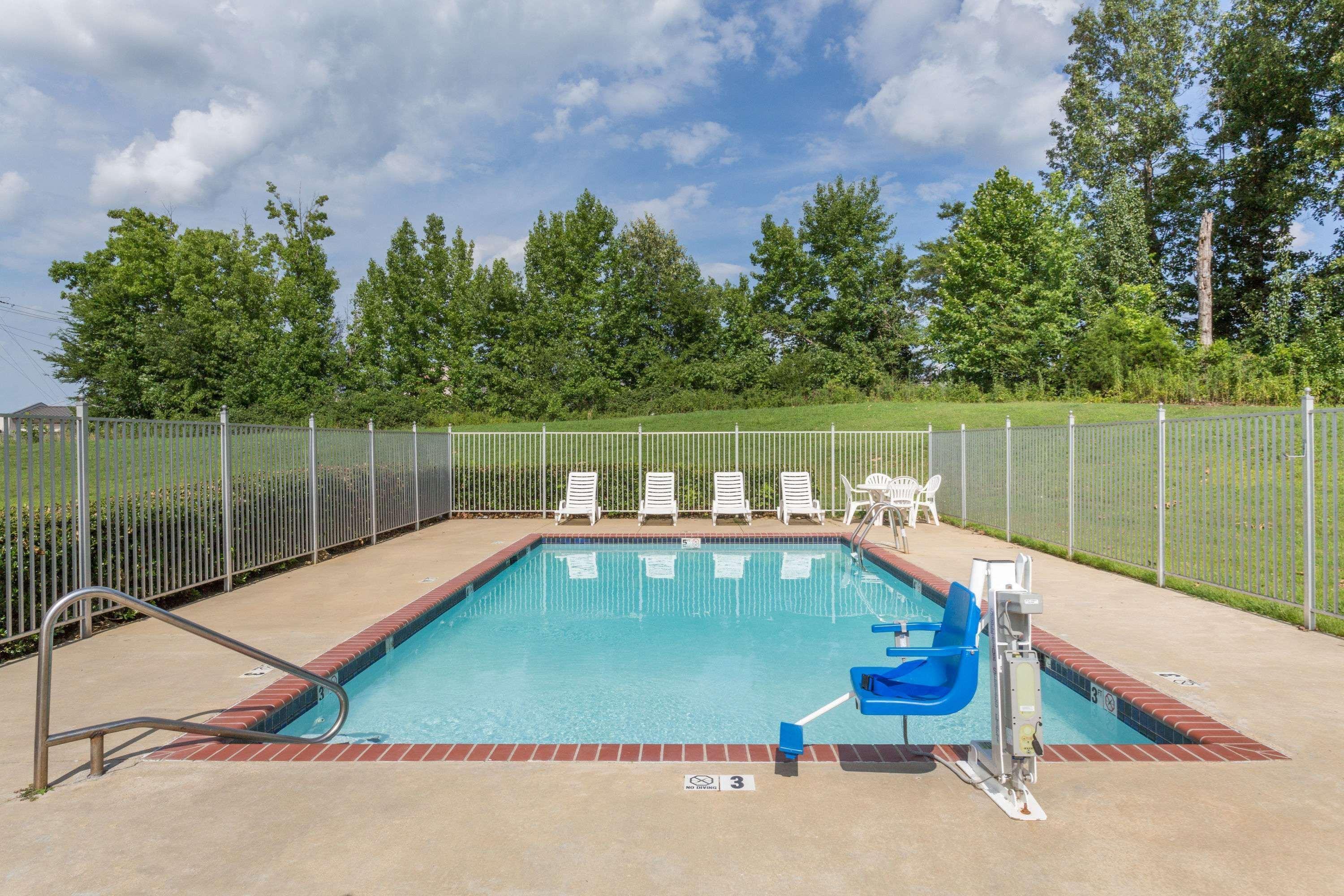 Super 8 By Wyndham Booneville