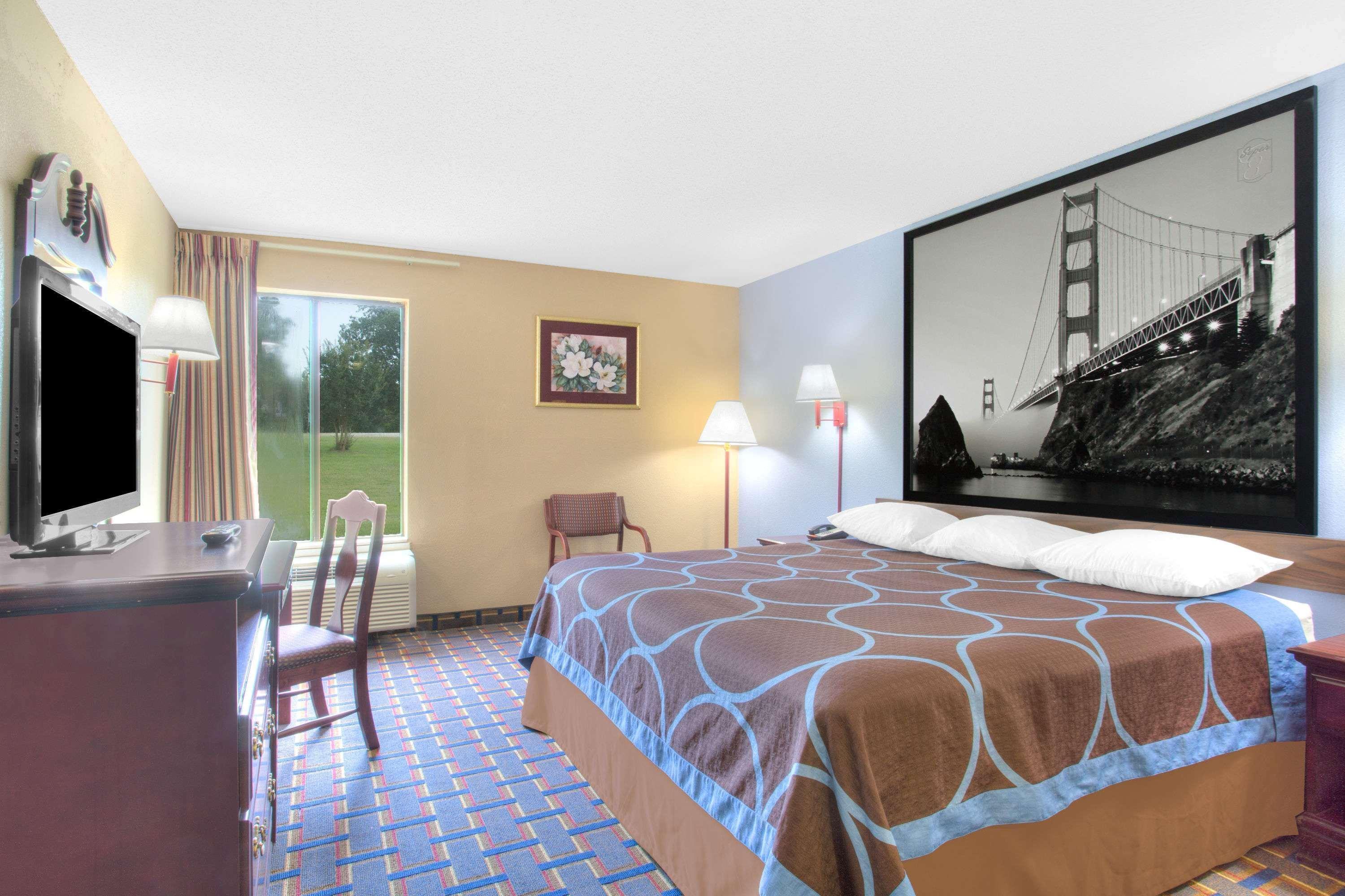 Super 8 By Wyndham Hotel
